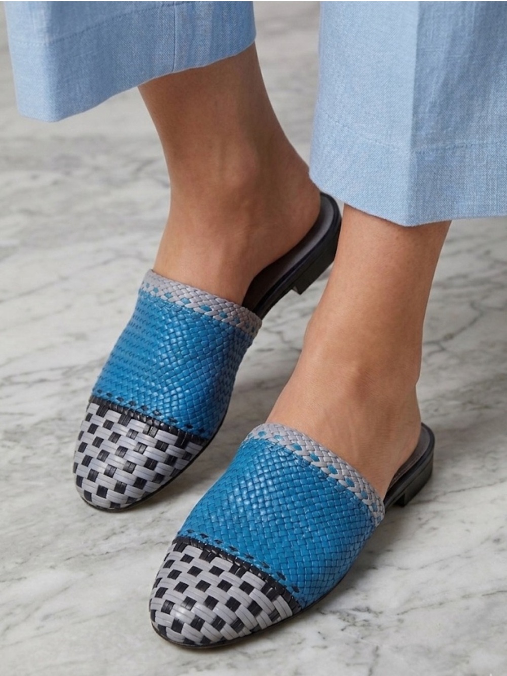 Stuart Weitzman Blue Woven Leather Basketweave Mules Flats Size 6.5 Indiana